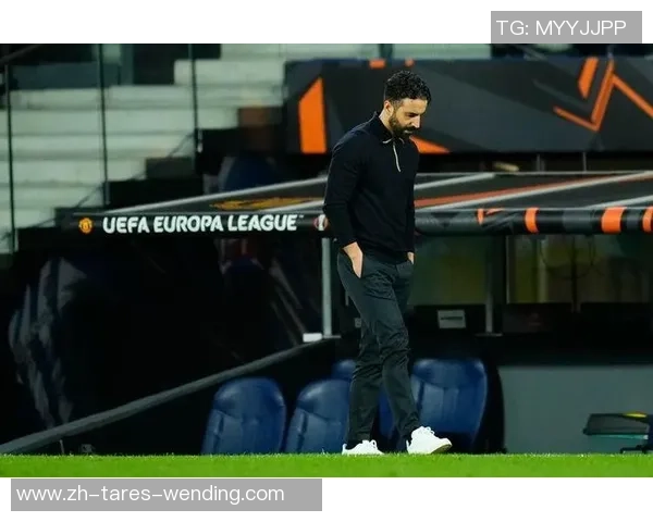 曼晚:阿莫林不要让卢克-肖踢左翼卫,他十分困难摆脱了伤病